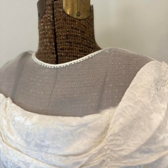 Adeline of California Women’s Small Gown White Jacquard Floral Pearl Net Bridal - Picture 3 of 7